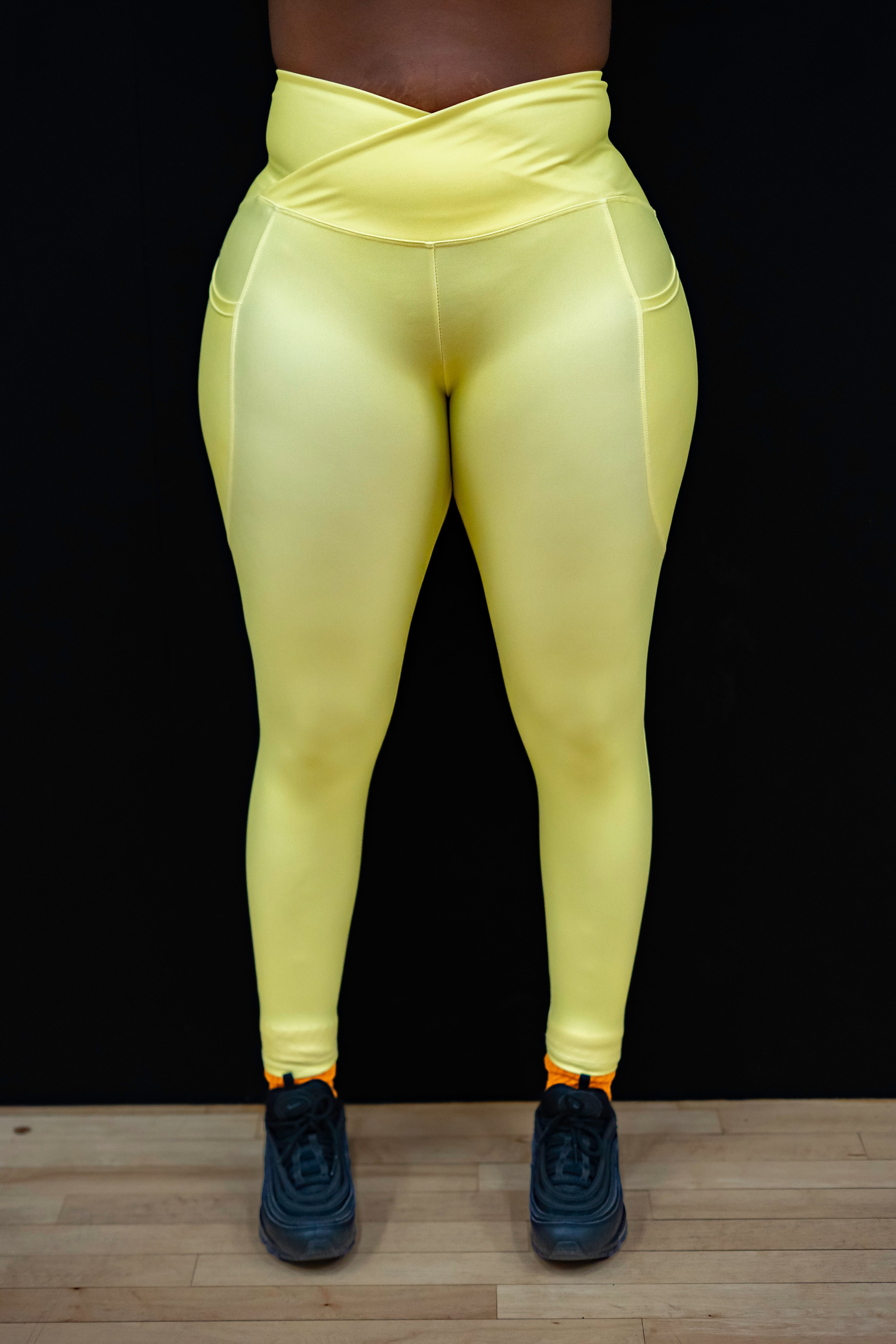 Crossover leggings with pockets